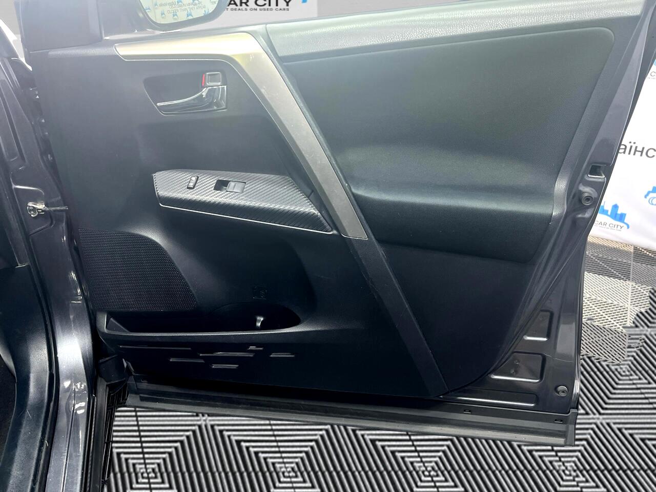 Vehicle image 30 of 73