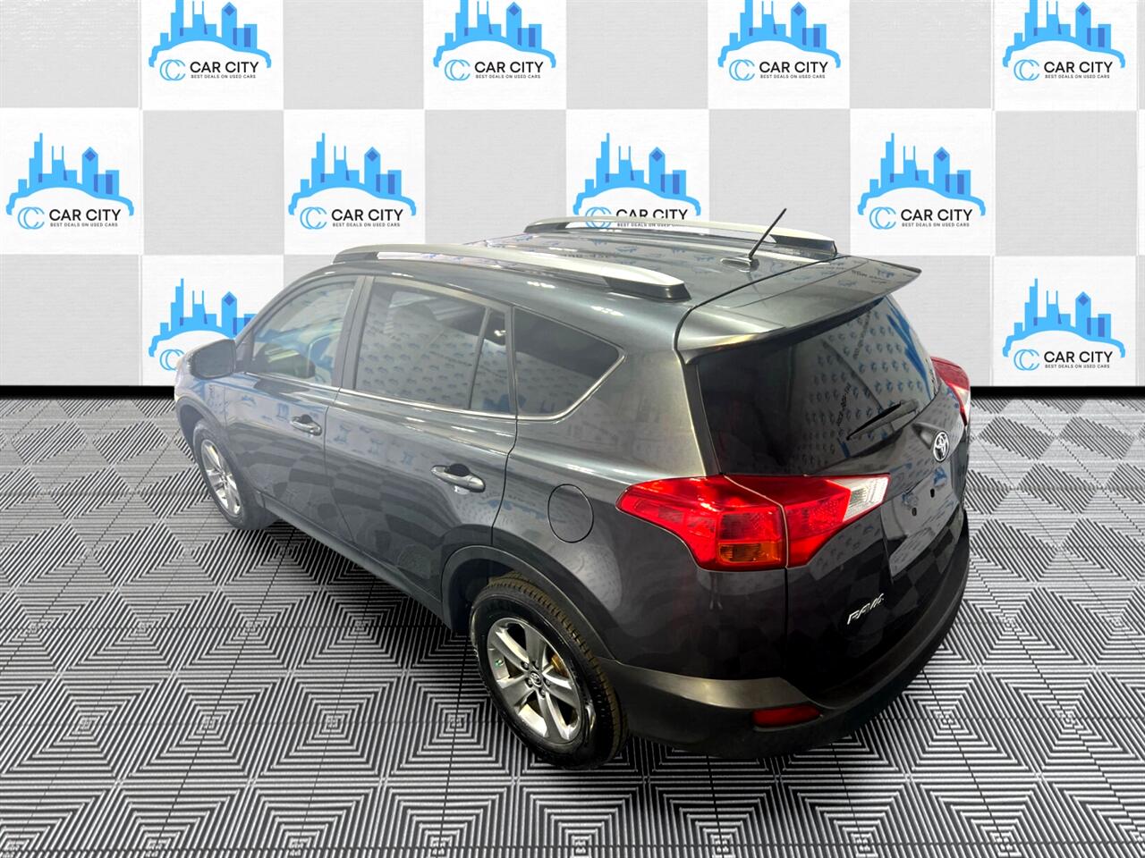 Vehicle image 22 of 73
