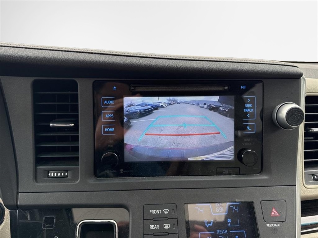 Vehicle image 5 of 12