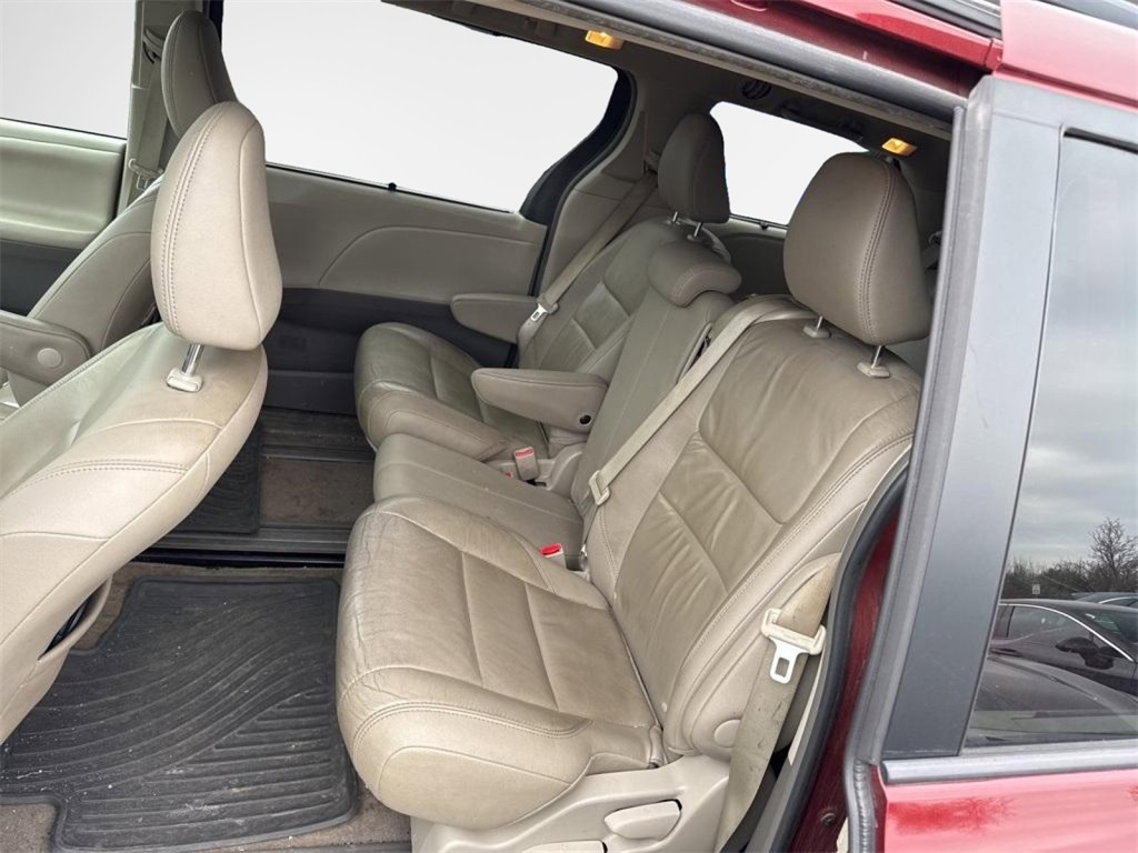 Vehicle image 9 of 12