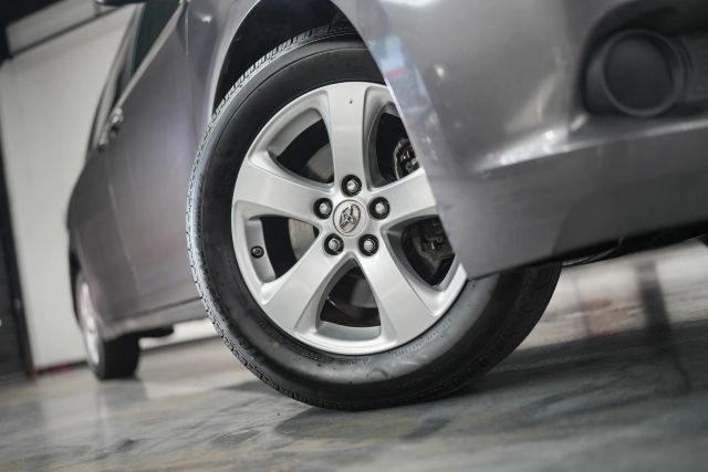 2015 Toyota Sienna LE Image 19 of 58