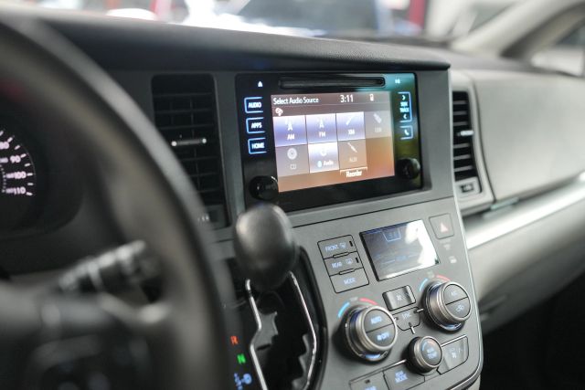 2015 Toyota Sienna LE Image 45 of 58