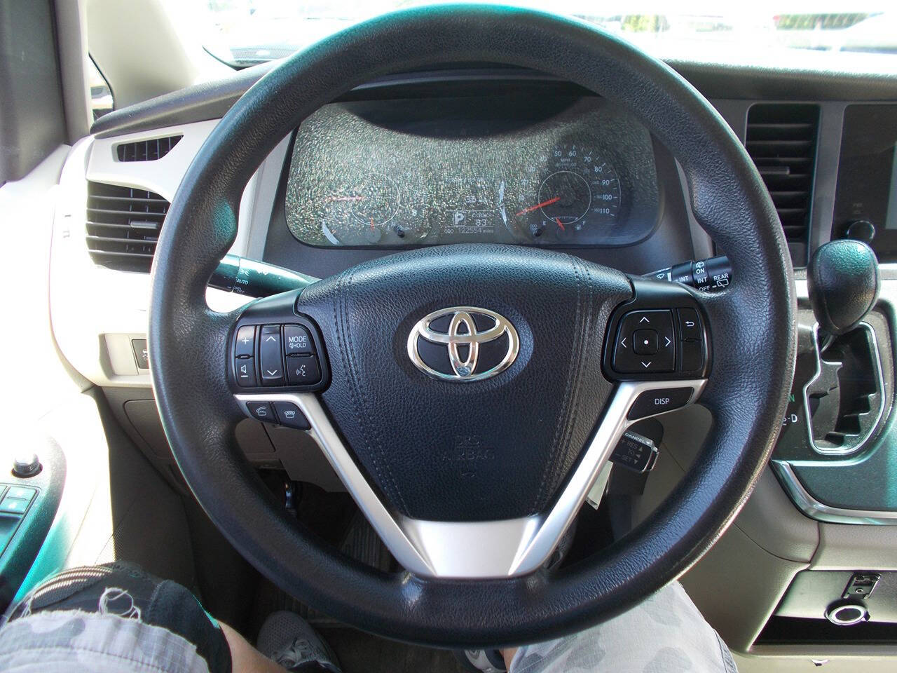 Vehicle image 21 of 23