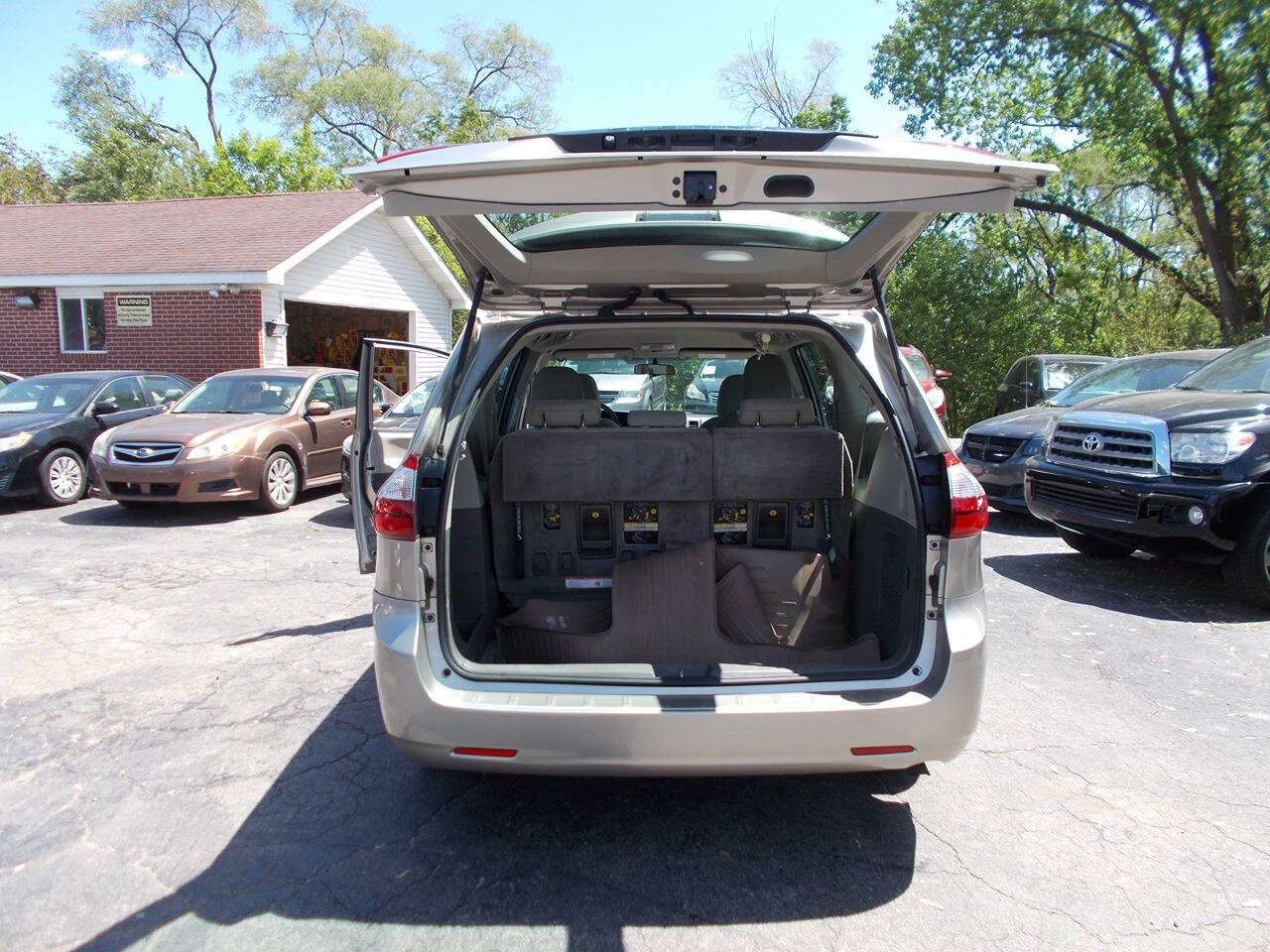 Vehicle image 9 of 23