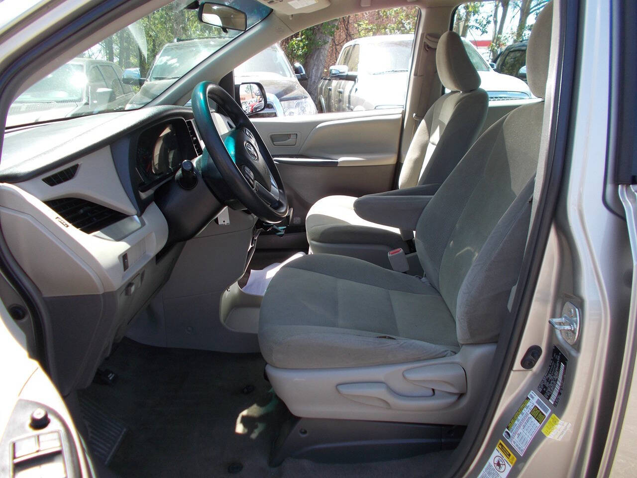 Vehicle image 12 of 23