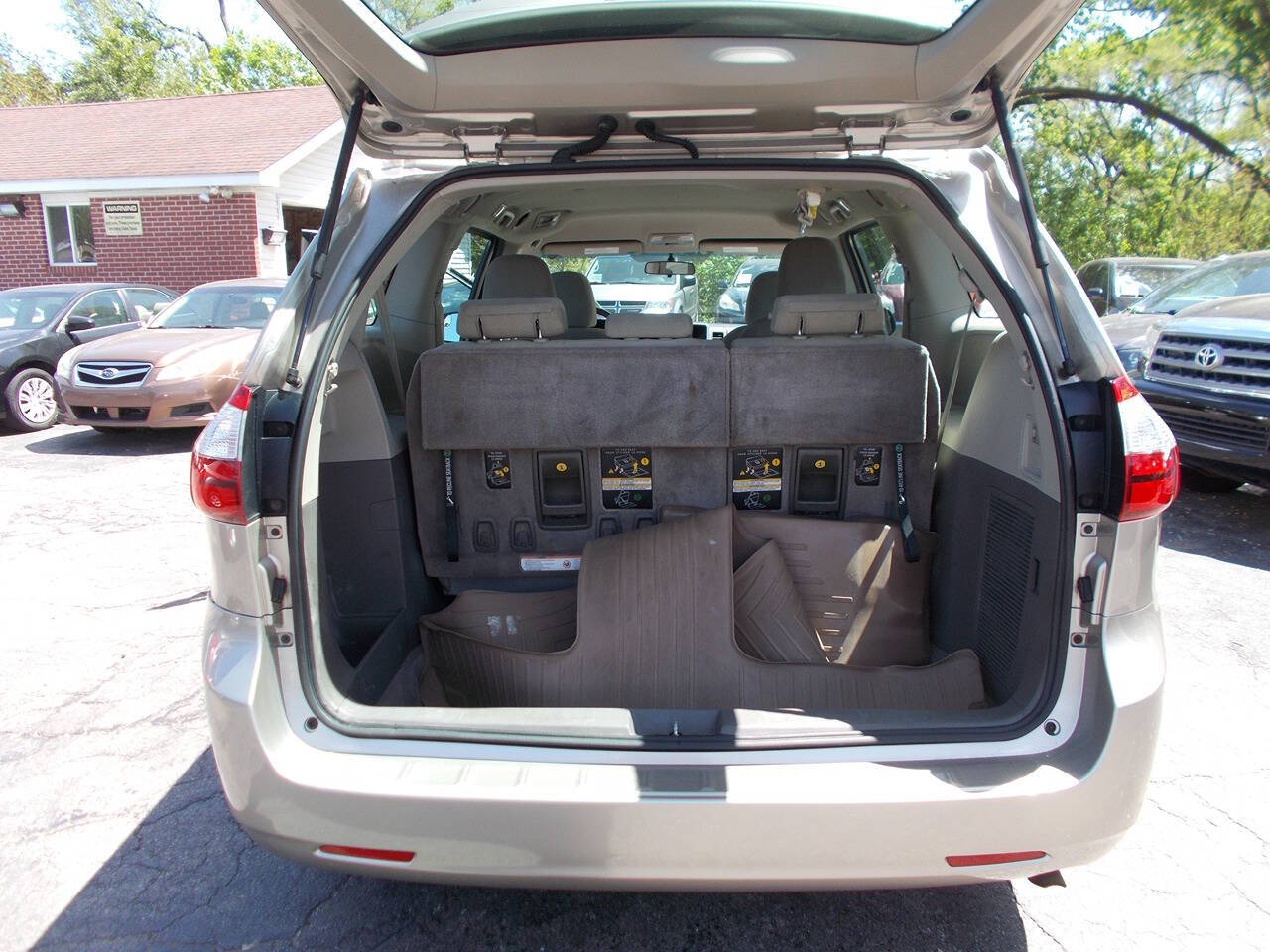 Vehicle image 10 of 23