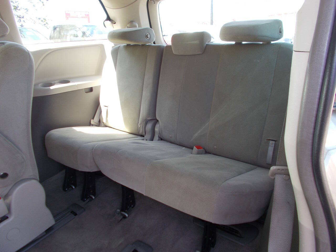 Vehicle image 14 of 23