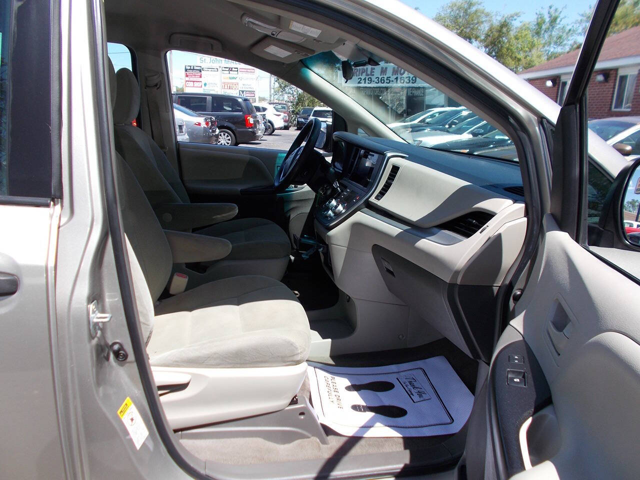 Vehicle image 15 of 23