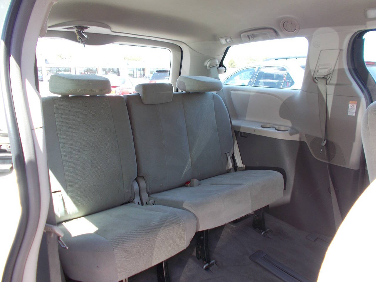 Vehicle image 17 of 23