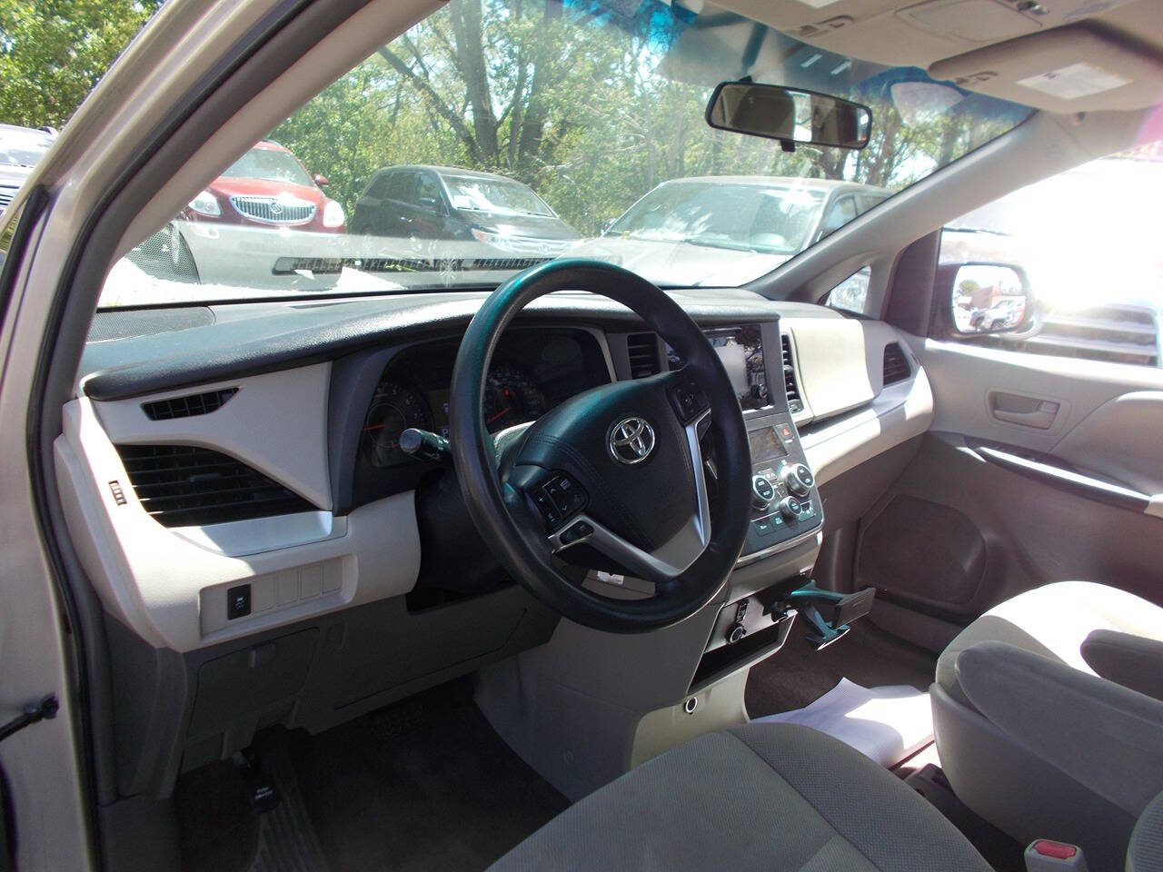 Vehicle image 11 of 23