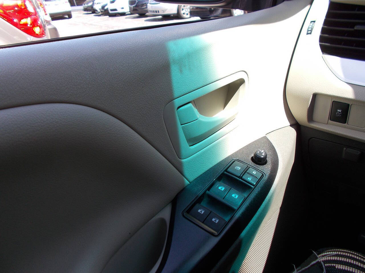 Vehicle image 22 of 23