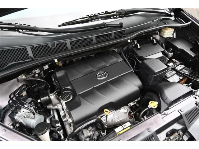 2015 Toyota Sienna Limited Image 9 of 26