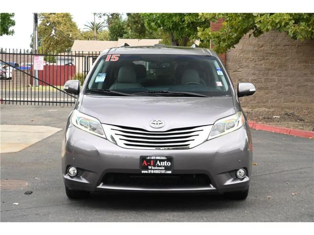 2015 Toyota Sienna Limited Image 2 of 26