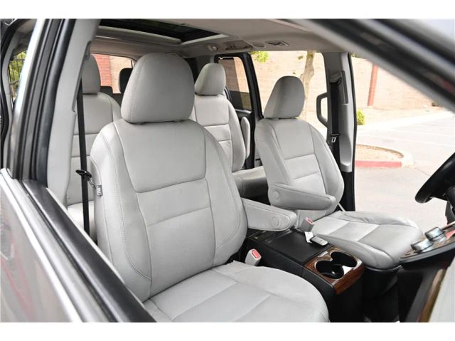 2015 Toyota Sienna Limited Image 13 of 26