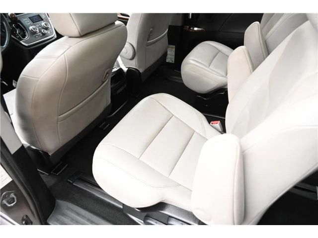 2015 Toyota Sienna Limited Image 16 of 26