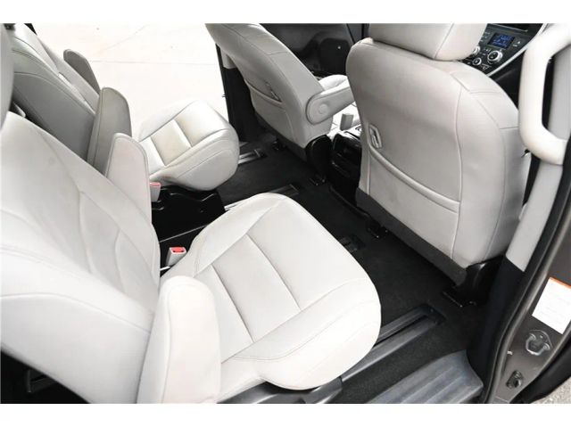 2015 Toyota Sienna Limited Image 12 of 26