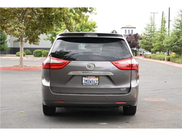 2015 Toyota Sienna Limited Image 6 of 26