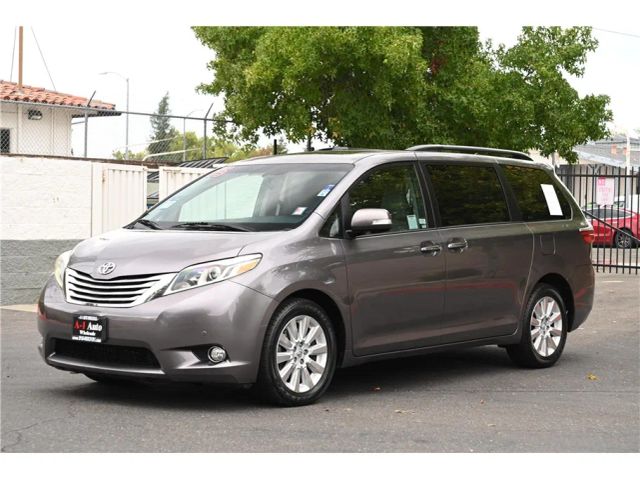 2015 Toyota Sienna Limited Image 1 of 26