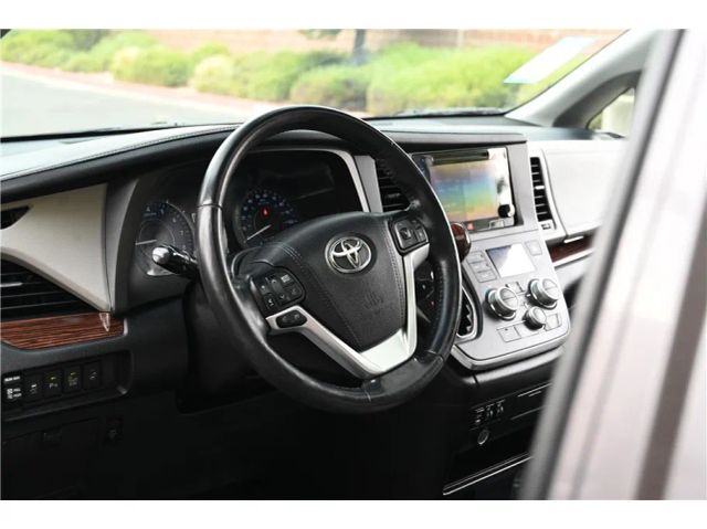 2015 Toyota Sienna Limited Image 21 of 26