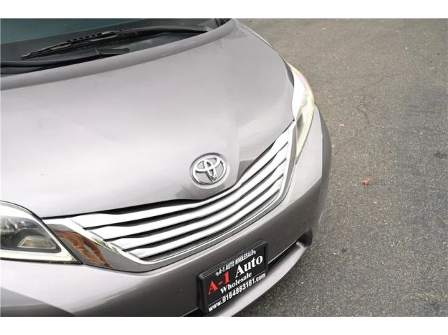 2015 Toyota Sienna Limited Image 26 of 26