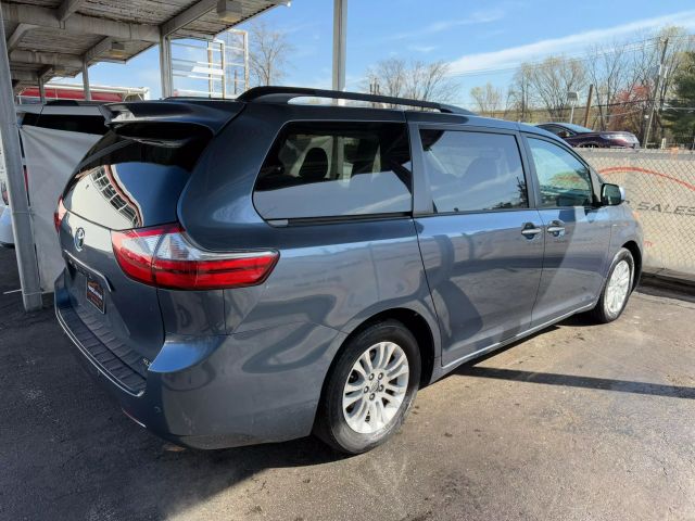 Vehicle image 11 of 45