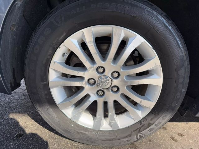 Vehicle image 42 of 45
