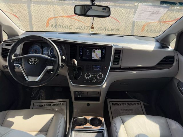 Vehicle image 26 of 45