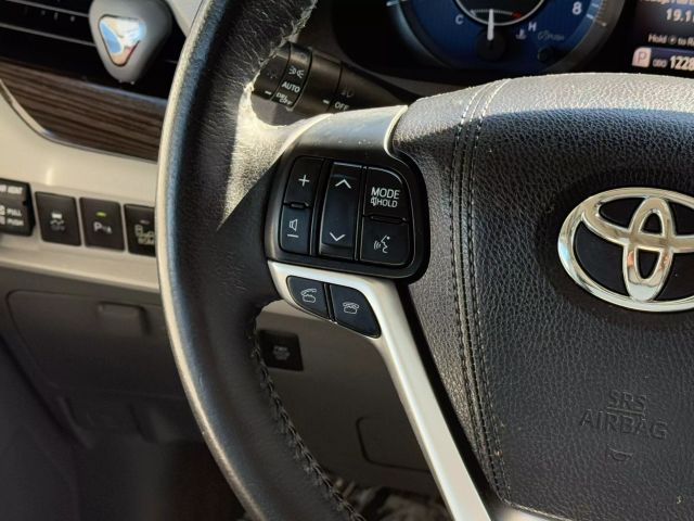 Vehicle image 31 of 45