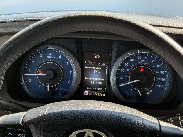 Vehicle image 33 of 45