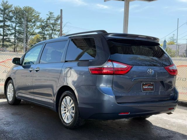 Vehicle image 10 of 45