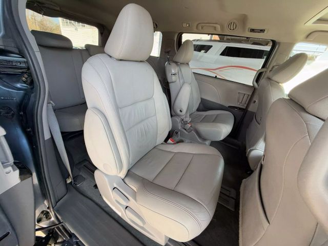 Vehicle image 22 of 45