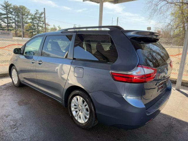Vehicle image 6 of 45