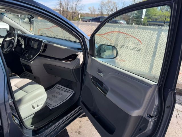 Vehicle image 23 of 45