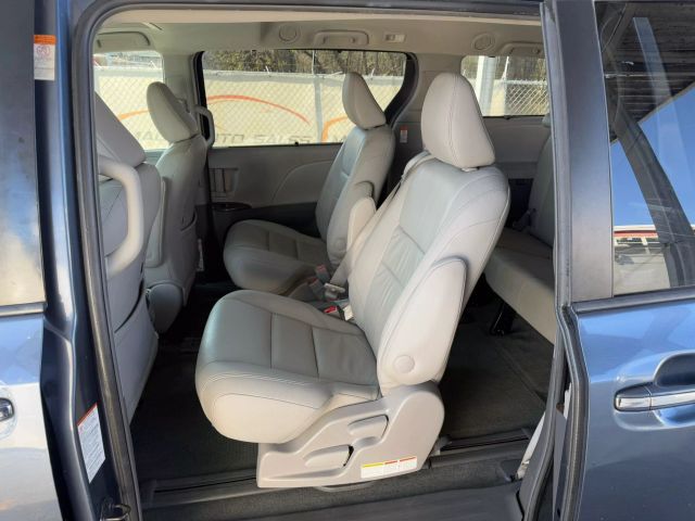 Vehicle image 17 of 45
