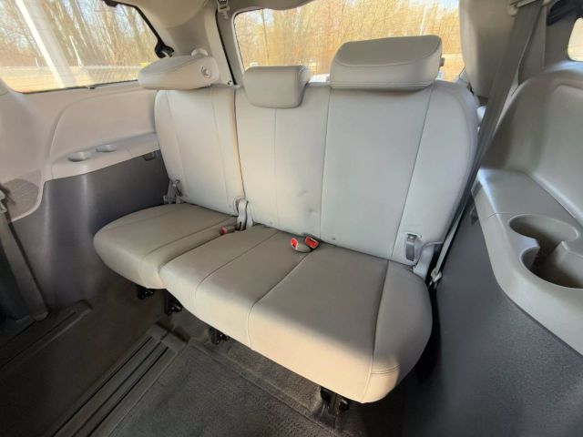 Vehicle image 19 of 45