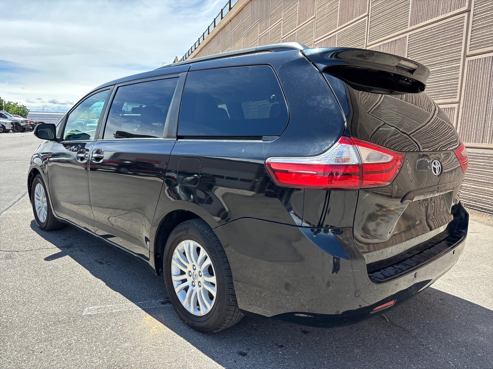 Vehicle image 7 of 38