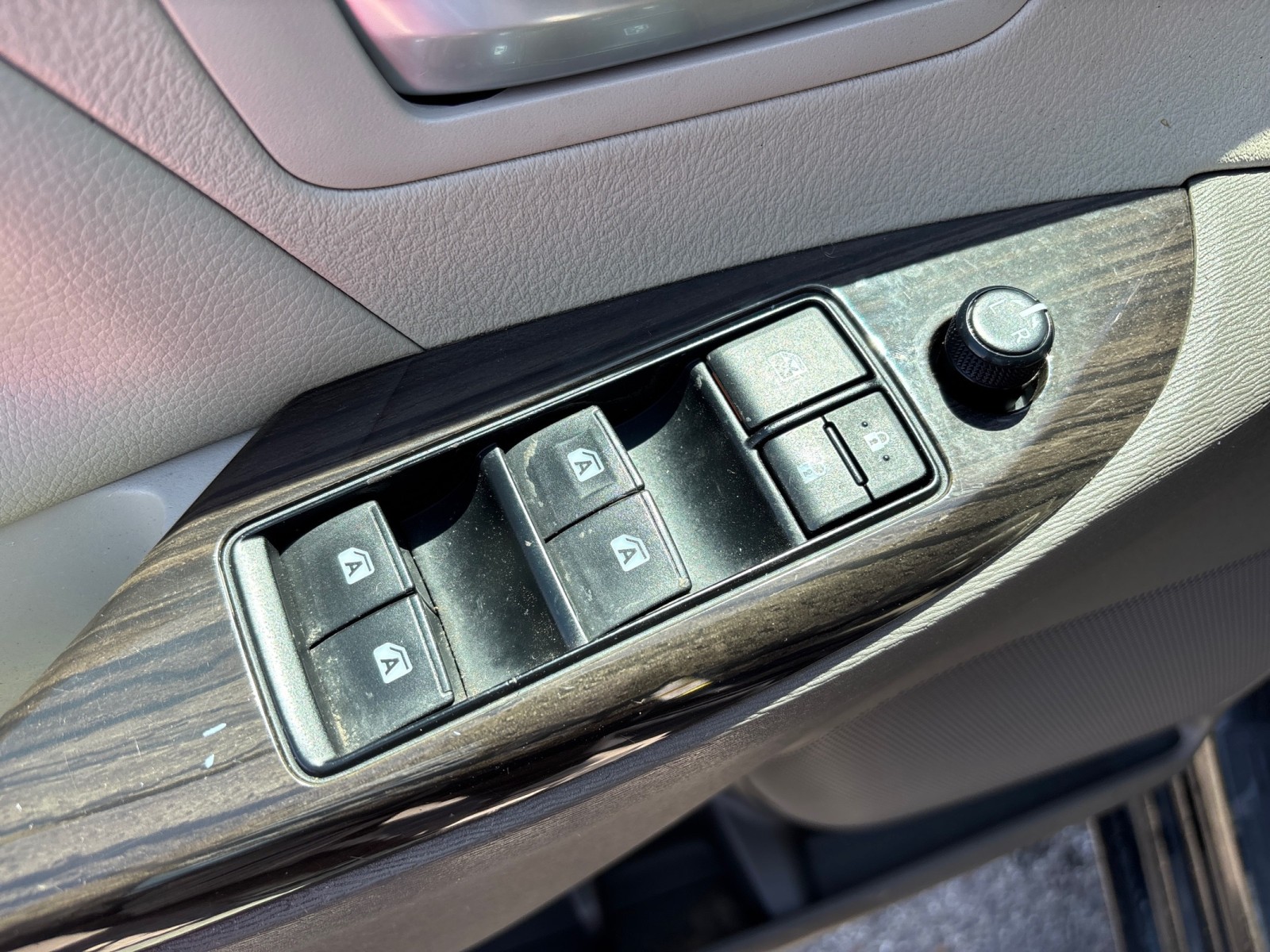 Vehicle image 10 of 38