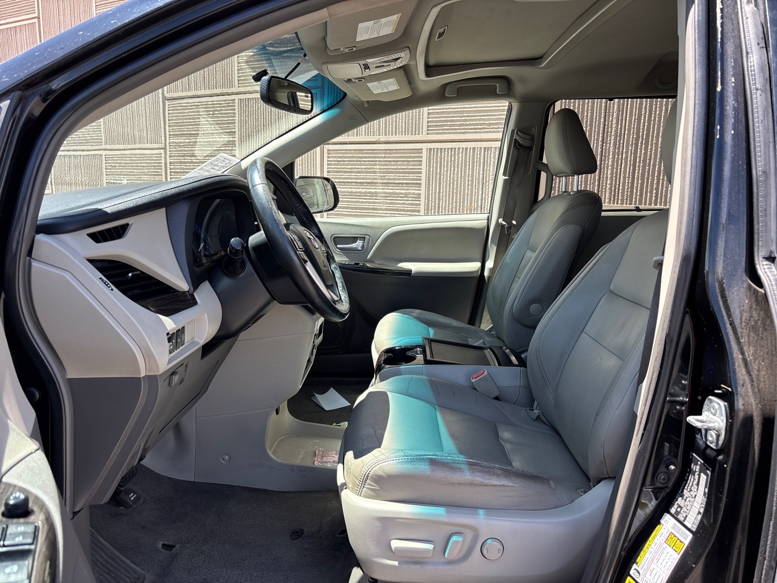 Vehicle image 11 of 38