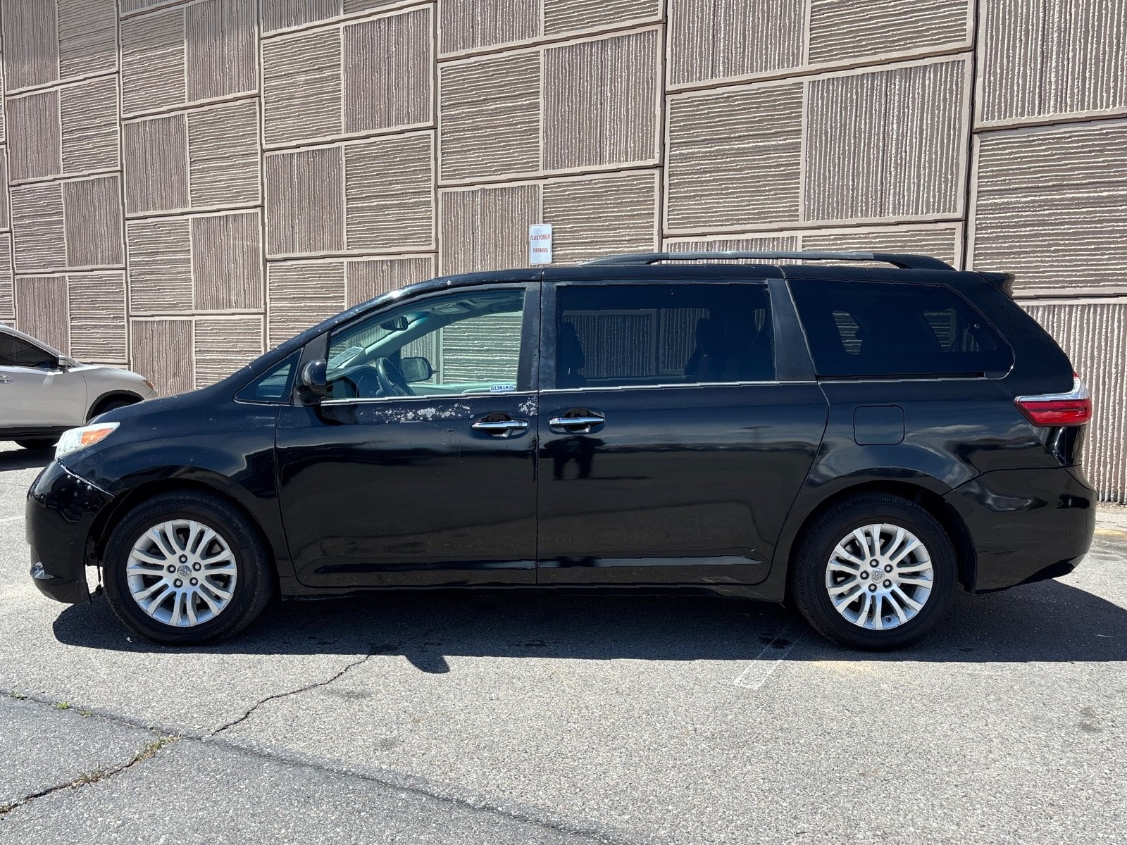 Vehicle image 8 of 38