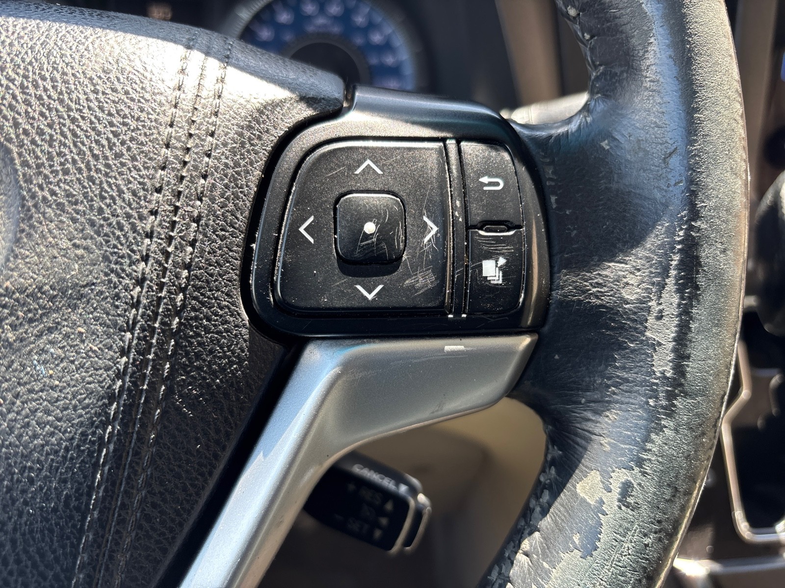 Vehicle image 17 of 38