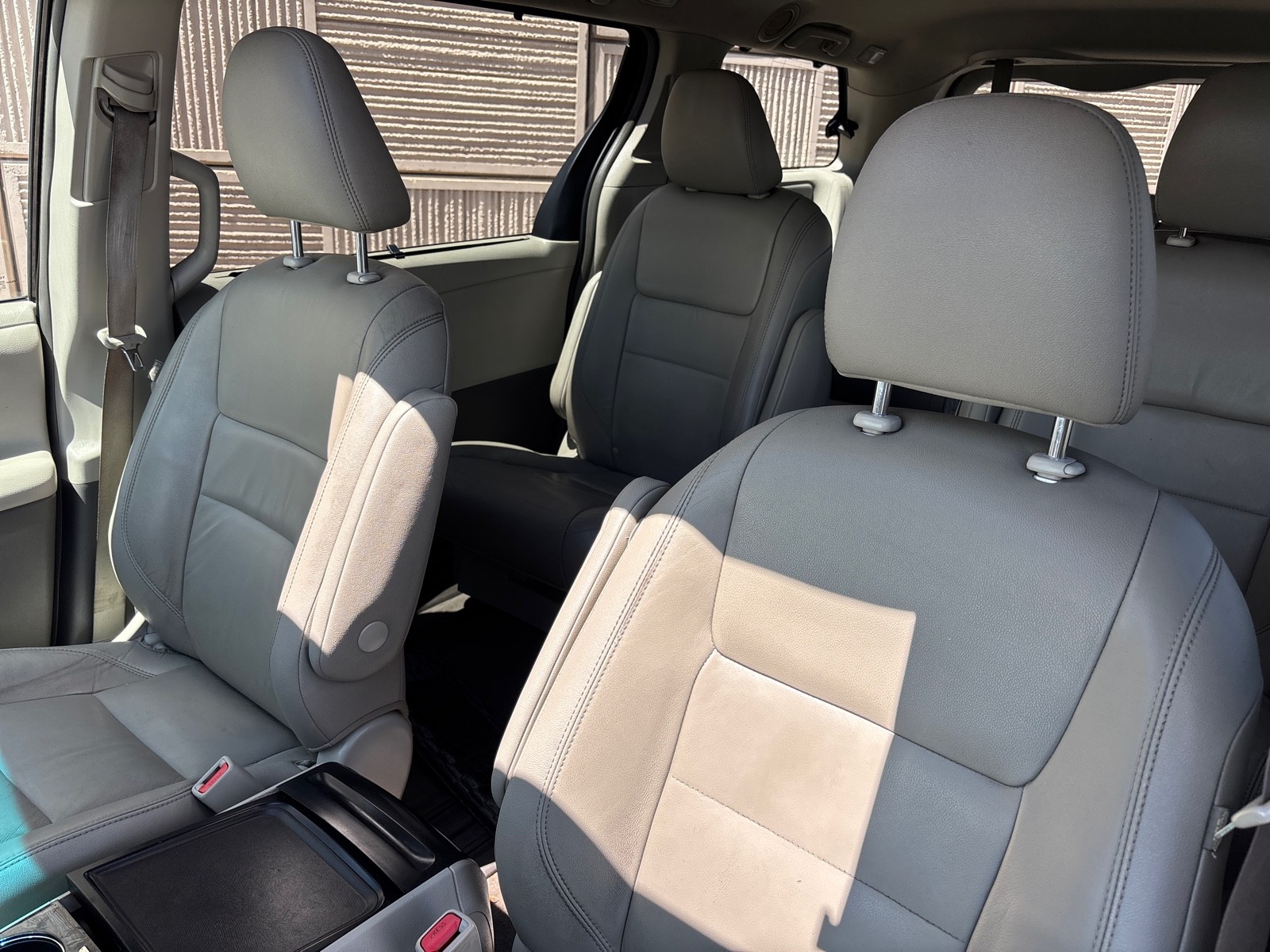 Vehicle image 26 of 38