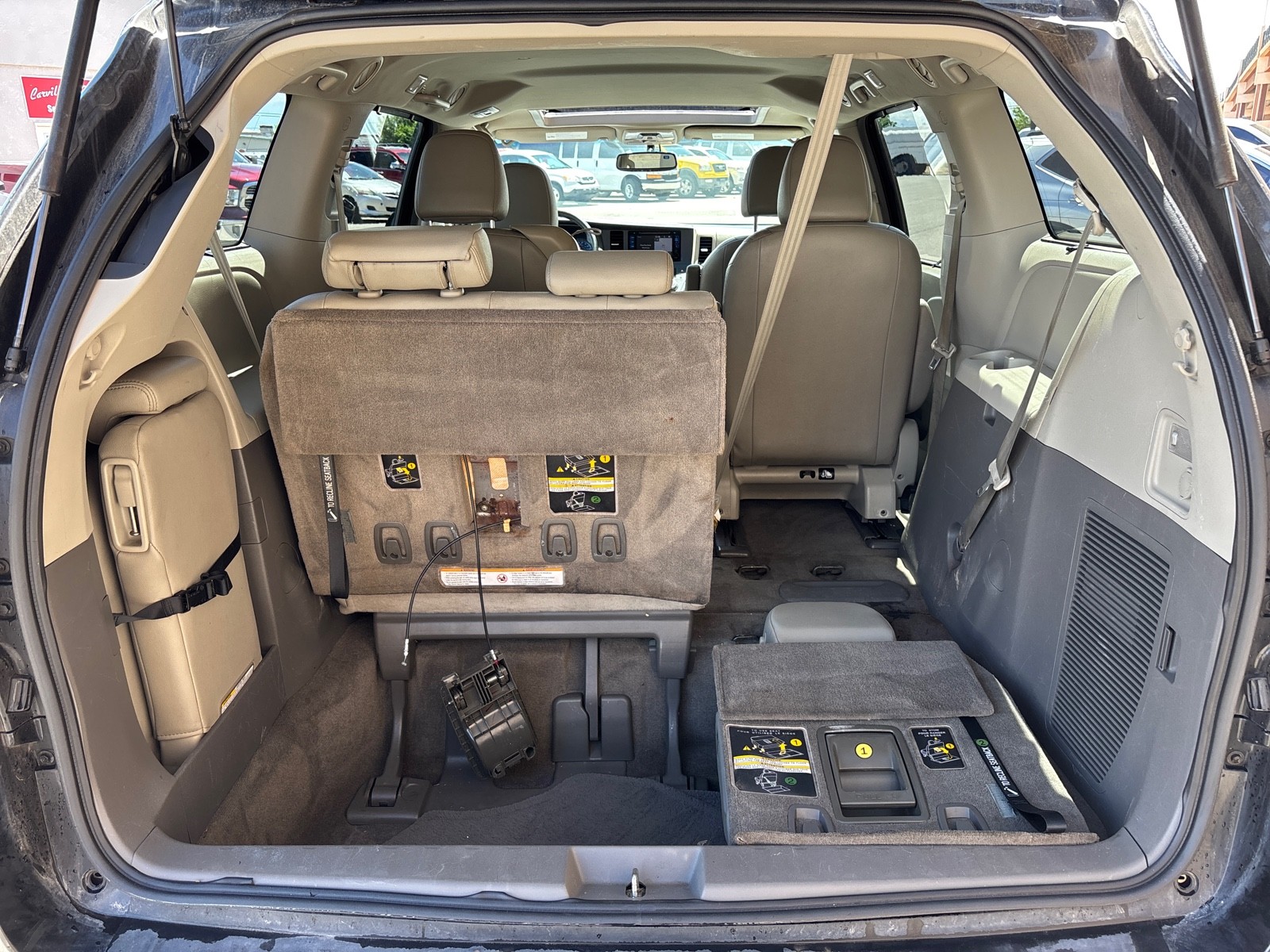 Vehicle image 34 of 38