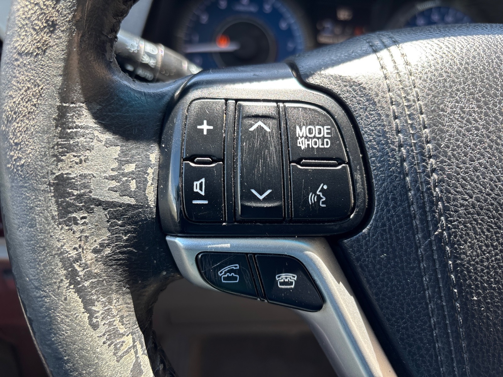 Vehicle image 16 of 38