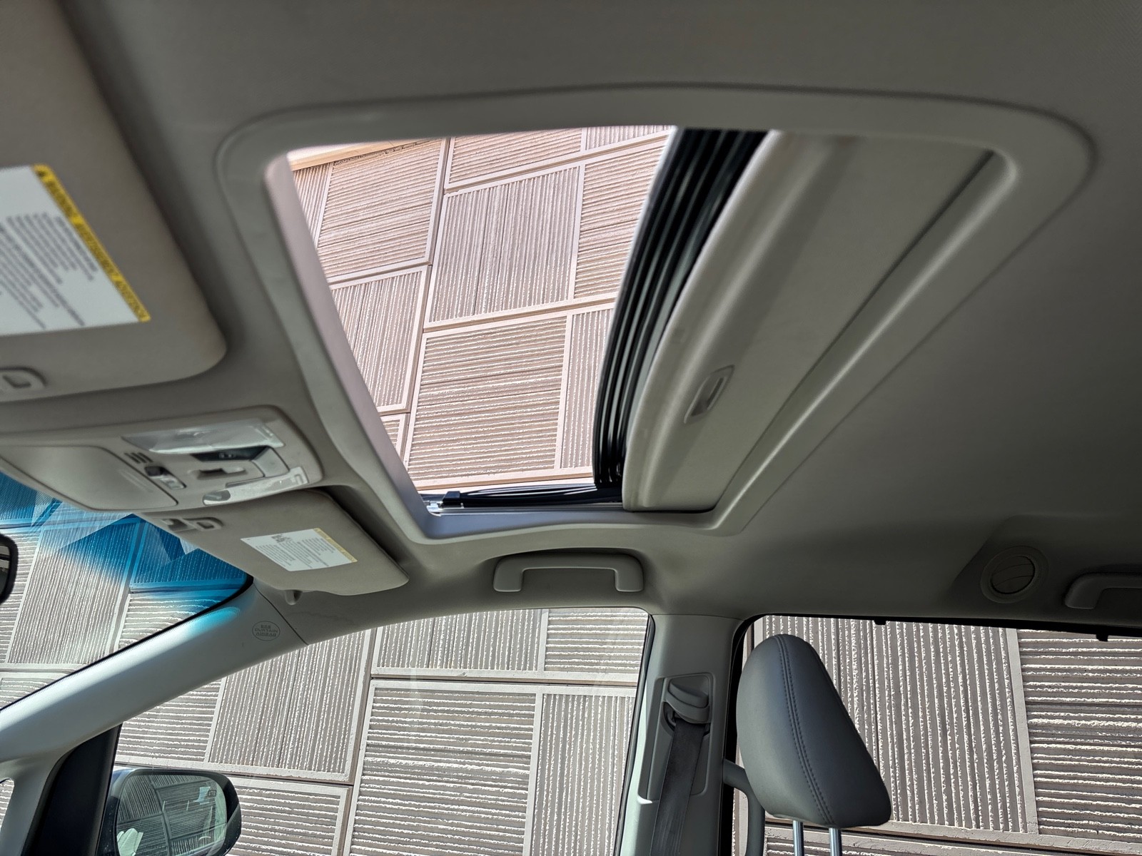 Vehicle image 27 of 38