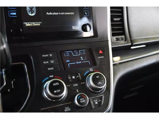 Vehicle image 25 of 29