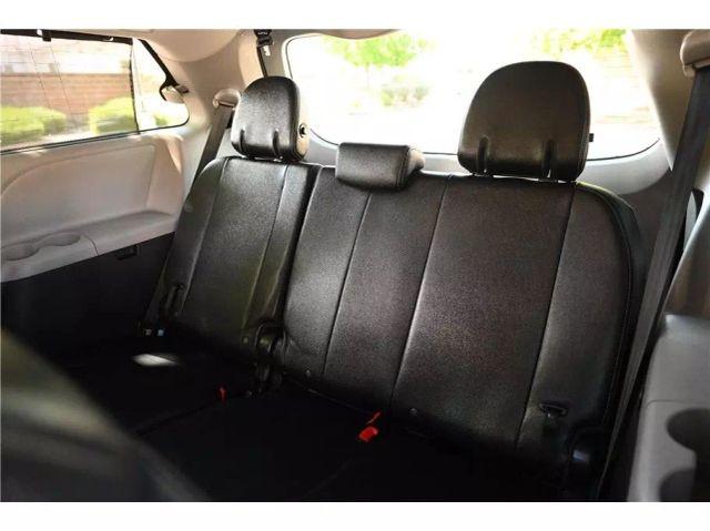 Vehicle image 17 of 29