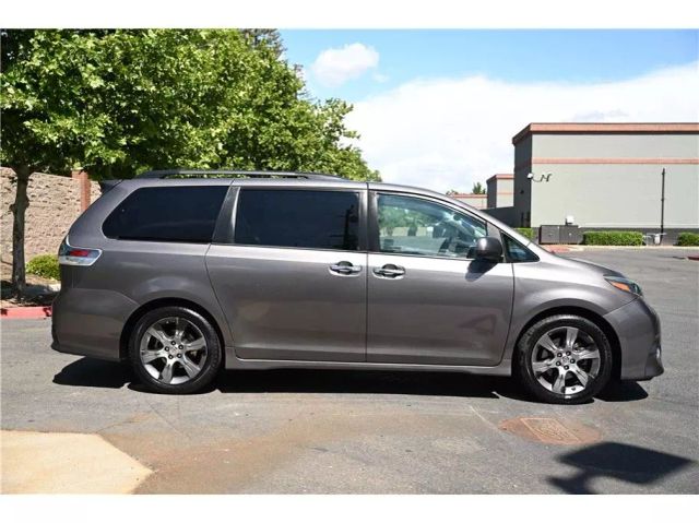 Vehicle image 4 of 29