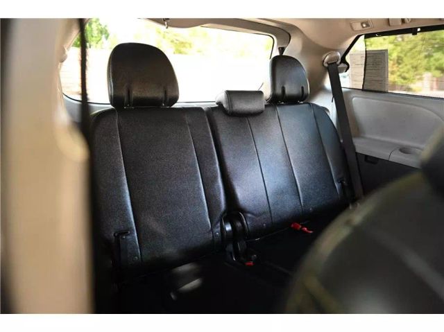 Vehicle image 13 of 29