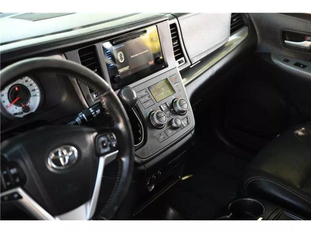 Vehicle image 22 of 29