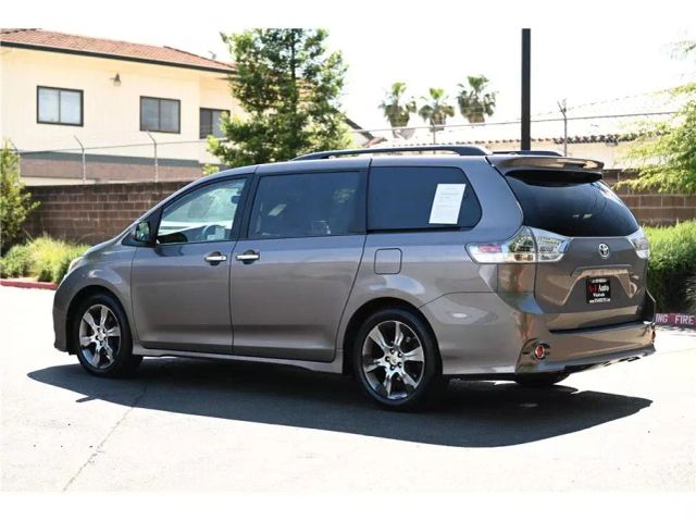 Vehicle image 7 of 29